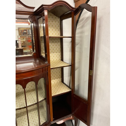 473 - EDWARDIAN MAHOGANY INLAID DISPLAY CABINET WITH THREE GLAZED DOORS AND SHELF TO BASE W48