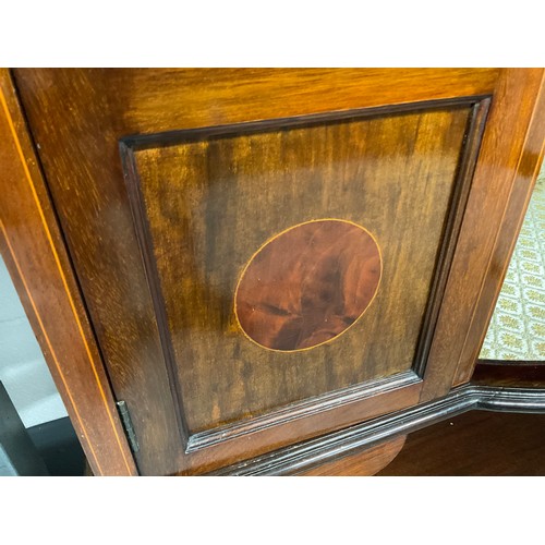 473 - EDWARDIAN MAHOGANY INLAID DISPLAY CABINET WITH THREE GLAZED DOORS AND SHELF TO BASE W48