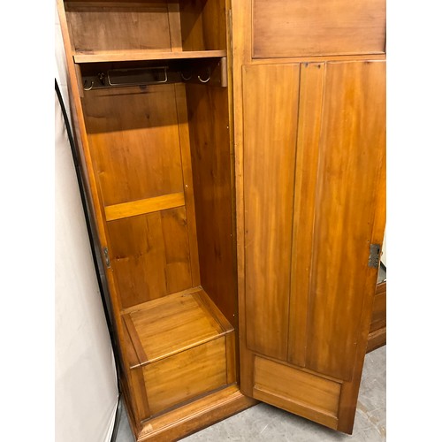 474 - EDWARDIAN SATIN WALNUT COMPACTUM WITH TWO MIRROR DOORS AND DRAWERS TO CENTER W72