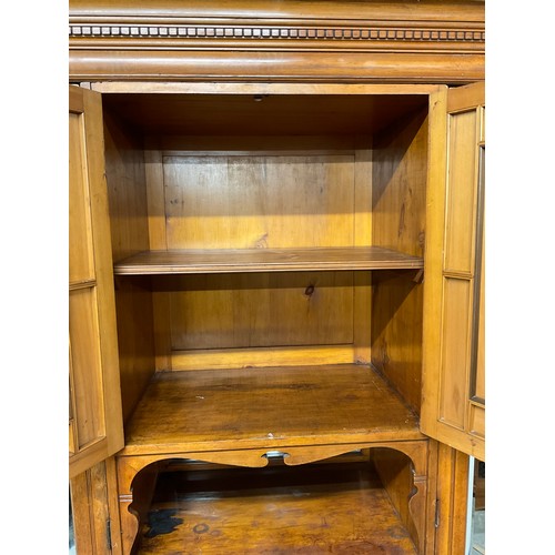 474 - EDWARDIAN SATIN WALNUT COMPACTUM WITH TWO MIRROR DOORS AND DRAWERS TO CENTER W72