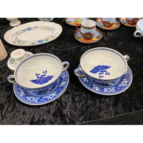 197 - QUANTITY OF CERAMICS TO INCLUDE WEDGWOOD CLEMENTINE PATTERN DISHES WEDGWOOD FALLOW DEER SOUP JUGS  E... 