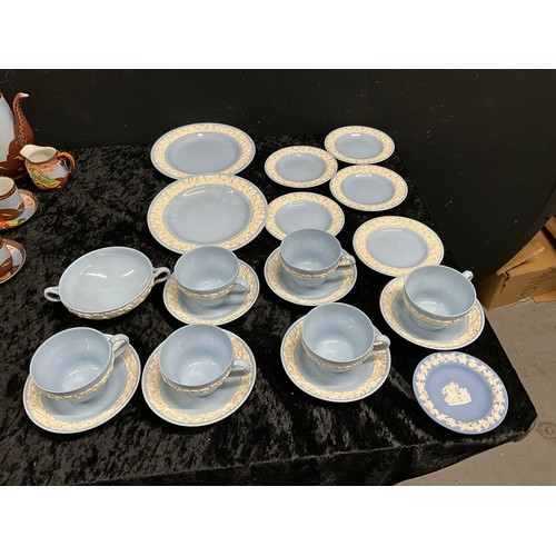 197 - QUANTITY OF CERAMICS TO INCLUDE WEDGWOOD CLEMENTINE PATTERN DISHES WEDGWOOD FALLOW DEER SOUP JUGS  E... 