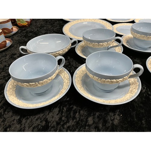 197 - QUANTITY OF CERAMICS TO INCLUDE WEDGWOOD CLEMENTINE PATTERN DISHES WEDGWOOD FALLOW DEER SOUP JUGS  E... 