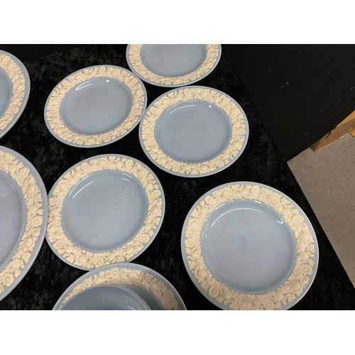 197 - QUANTITY OF CERAMICS TO INCLUDE WEDGWOOD CLEMENTINE PATTERN DISHES WEDGWOOD FALLOW DEER SOUP JUGS  E... 