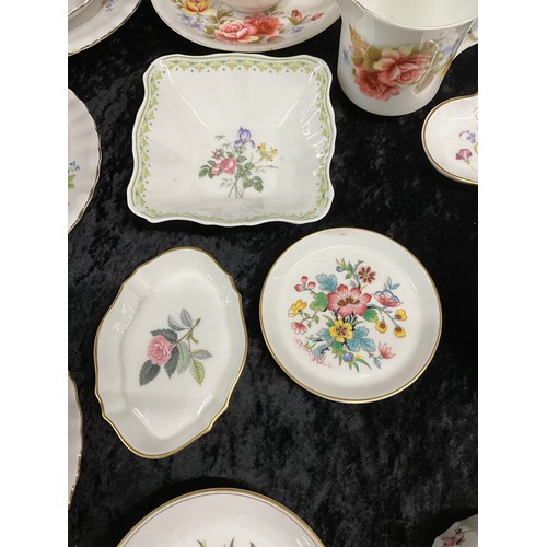 200 - QUANTITY OF VARIOUS CHINA TO INCLUDE WEDGWOOD HATHAWAY ROSE PARAGON BONE CHINA CROWN STAFFORDSHIRE C... 