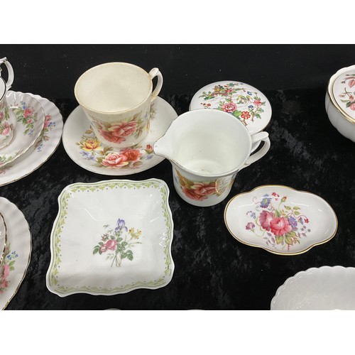 200 - QUANTITY OF VARIOUS CHINA TO INCLUDE WEDGWOOD HATHAWAY ROSE PARAGON BONE CHINA CROWN STAFFORDSHIRE C... 