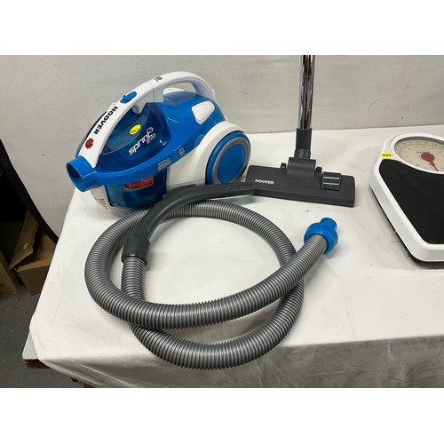 201 - HOOVER SPRINT EVO VACUUM CLEANER WITH ATTATCHMENTS SULTAR WEIGHING SCALES AND KIK-STEP