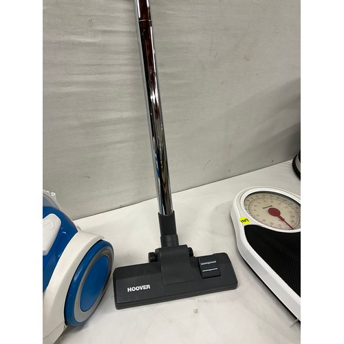 201 - HOOVER SPRINT EVO VACUUM CLEANER WITH ATTATCHMENTS SULTAR WEIGHING SCALES AND KIK-STEP