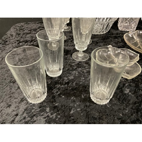 217 - QUANTITY OF GLASSWARE TO INCLUDE SUNDAE GLASSES SERVING DISHES BOWLS DECANTER ETC