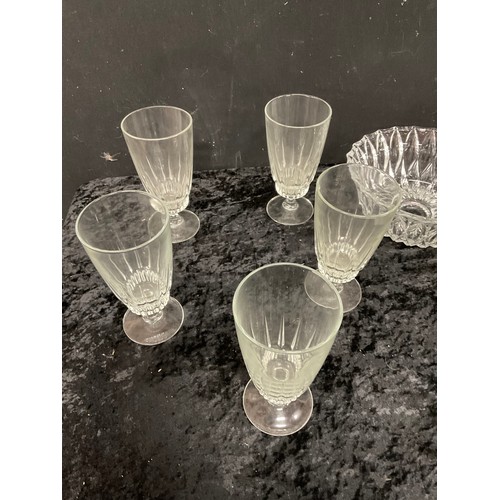 217 - QUANTITY OF GLASSWARE TO INCLUDE SUNDAE GLASSES SERVING DISHES BOWLS DECANTER ETC