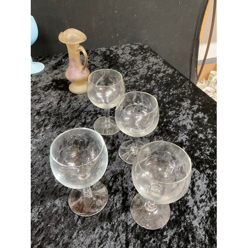 217 - QUANTITY OF GLASSWARE TO INCLUDE SUNDAE GLASSES SERVING DISHES BOWLS DECANTER ETC