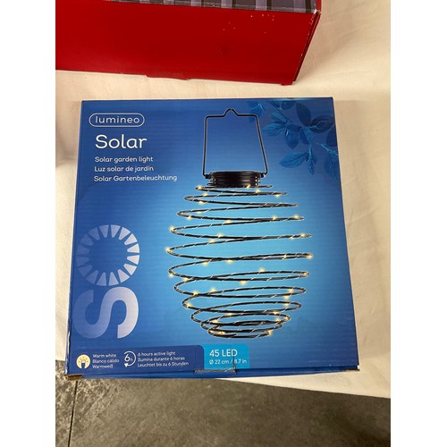 225 - QUANTITY OF LED SOLAR GARDEN LIGHTS NEW IN BOX