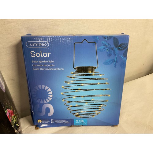 225 - QUANTITY OF LED SOLAR GARDEN LIGHTS NEW IN BOX