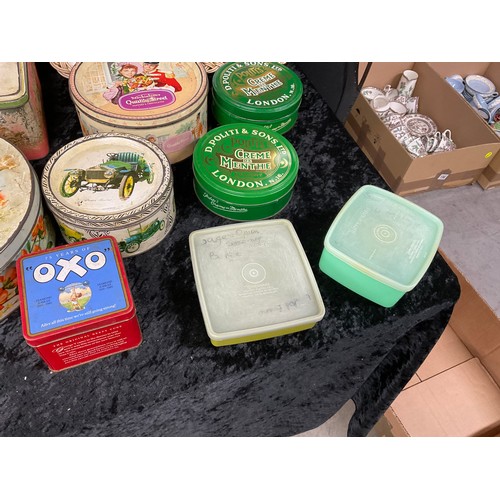 238 - BOX OF KITCHENWARE TO INCLUDE KETTLE METAL TINS PLASTIC TRAYS CONTAINERS DESK LAMP ETC