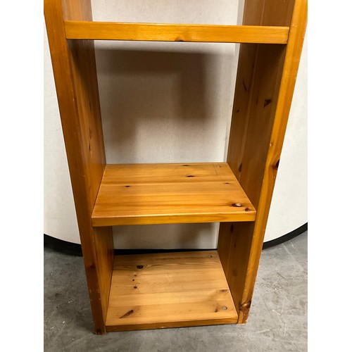 481 - MODERN PINE FREE STANDING SET OF SHELVES W18