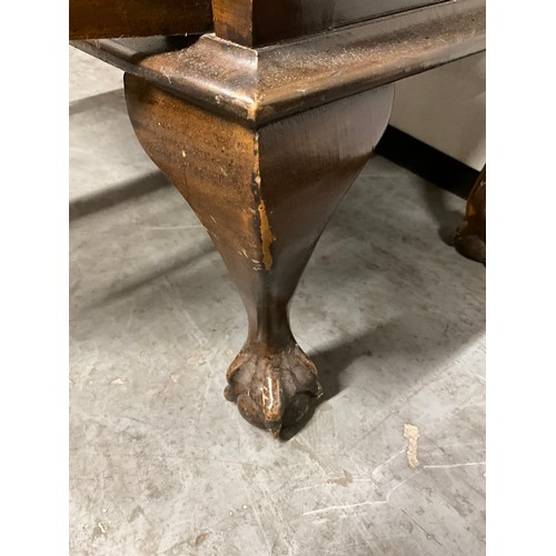 482 - 1930S ART DECO MAHOGANY  CABINET WITH GLASS SHELVES AND BALL AND CLAW FEET W22