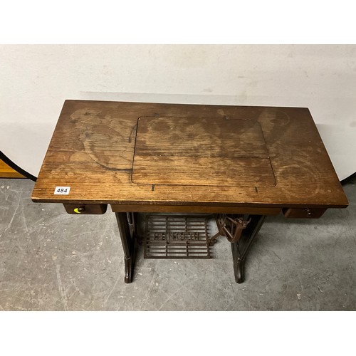 484 - VINTAGE SINGER SEWING MACHINE TABLE W34