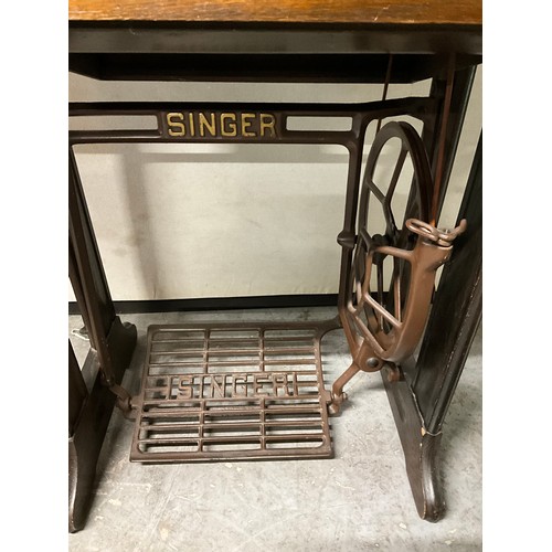 484 - VINTAGE SINGER SEWING MACHINE TABLE W34