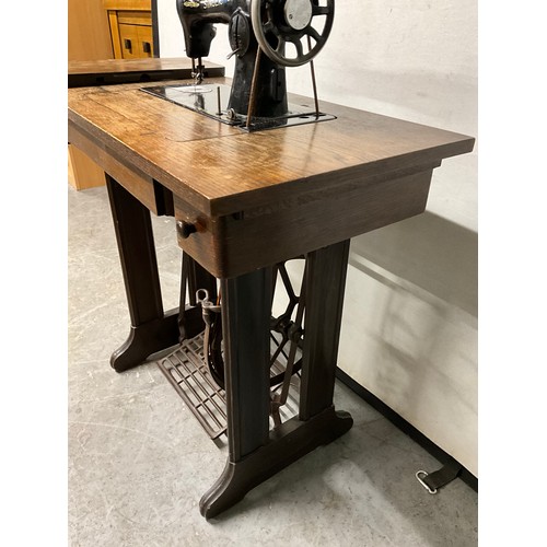 484 - VINTAGE SINGER SEWING MACHINE TABLE W34