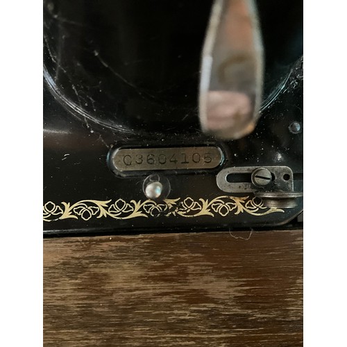 484 - VINTAGE SINGER SEWING MACHINE TABLE W34