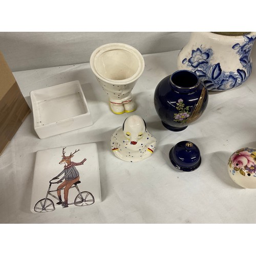 256 - BOX OF CHINA ITEMS TO INCLUDE ROYAL WINTON COALPORT WEDGWOOD ETC