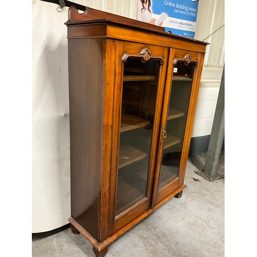 490 - VICTORIAN MAHOGANY TWO DOOR GLAZED BOOKCASE WITH ADJUSTABLE SHELVES W38