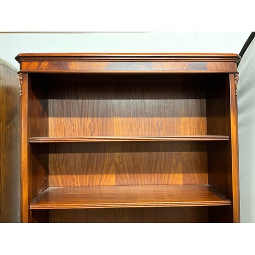 494 - MODERN FREE STANDING MAHOGANY BOOK CASE W36