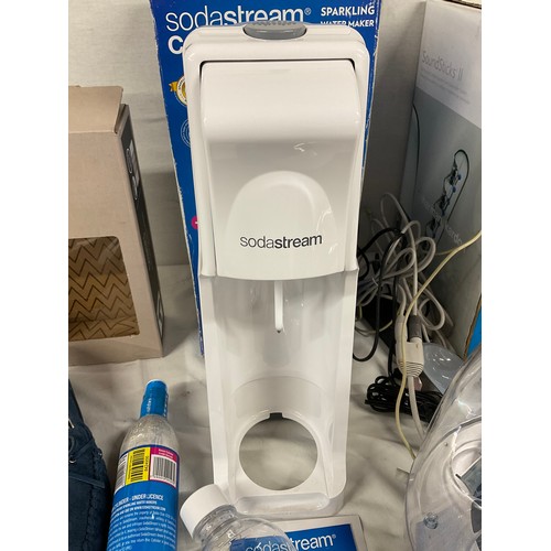 284 - BOXED SODASTREAM BOXED AVENUE SIZE 8 SLIPPERS HARMAN KARDON SATELITTE SPEAKER AND SYSTEM