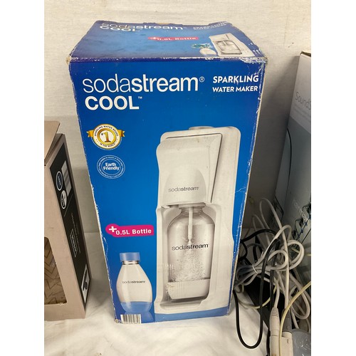 284 - BOXED SODASTREAM BOXED AVENUE SIZE 8 SLIPPERS HARMAN KARDON SATELITTE SPEAKER AND SYSTEM