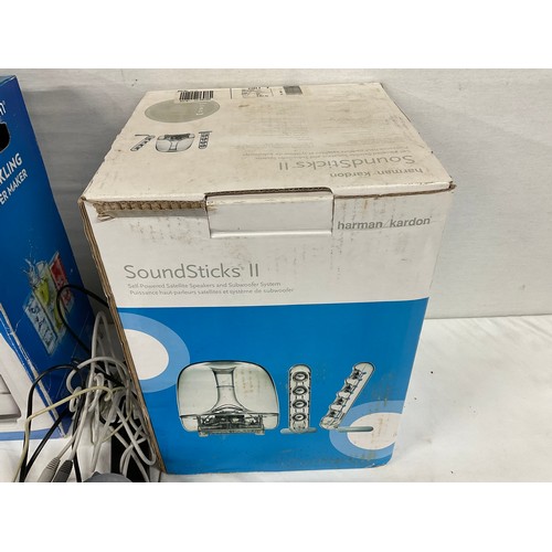 284 - BOXED SODASTREAM BOXED AVENUE SIZE 8 SLIPPERS HARMAN KARDON SATELITTE SPEAKER AND SYSTEM