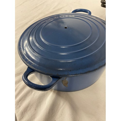 290 - CAST IRON GREY LIDDED CASSEROLE DISH BLUE LE CREUSET CAST IRON LIDDED CASSEROLE DISH A/F BLACK CAST ... 