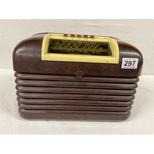 297 - VINTAGE BUSH BAKERLITE RADIO