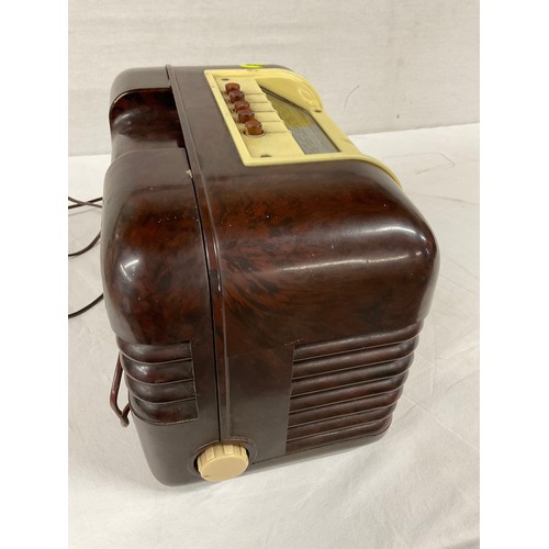 297 - VINTAGE BUSH BAKERLITE RADIO