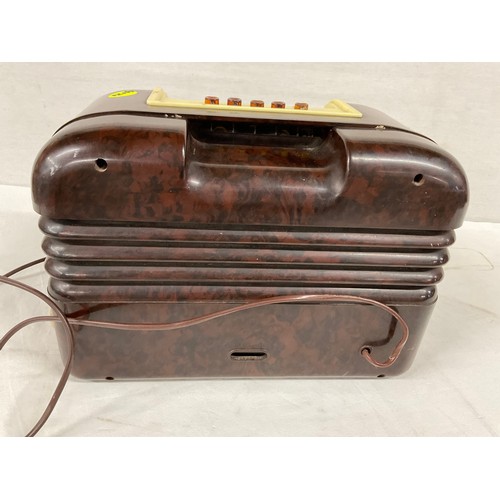 297 - VINTAGE BUSH BAKERLITE RADIO