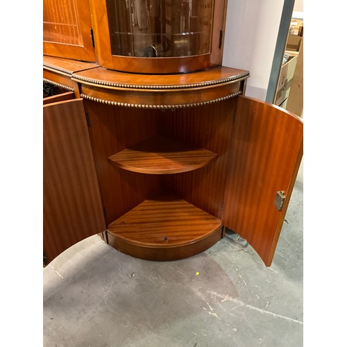 515 - MODERN WALNUT GLAZED LOUNGE DISPLAY UNIT AND 2 MATCHING CORNER CABINETS
H76