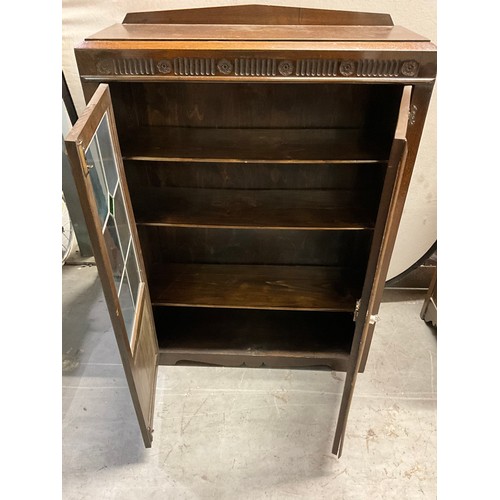 517 - VINTAGE 1950S OAK DISPLAY CABINET WITH TWO LEADED GLASS DOORS W36