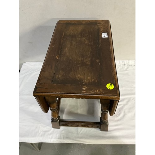 518 - SMALL VINTAGE OAK DROP LEAF TABLE ON TURNED SUPPORTS A/F W19