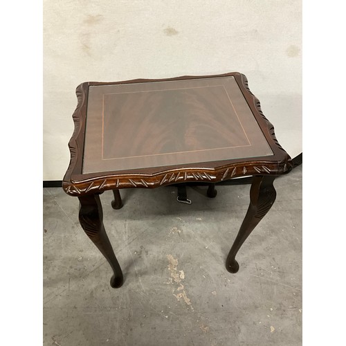 522 - MODERN NEST OF MAHOGANY INLAID GLASS TOP TABLES W22