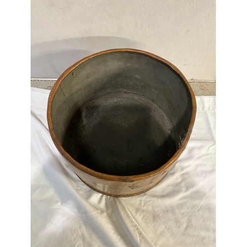 524 - ANTIQUE COPPER POT WITH STEEL RIMMED FOOT DIA12