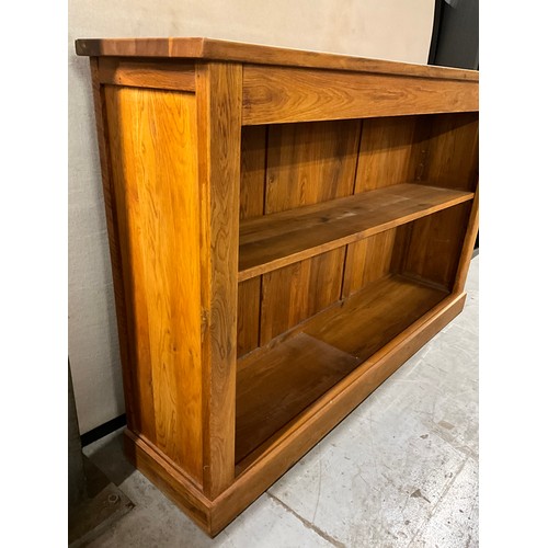 527 - MODERN OAK FREE STANDING BOOK CASE W54