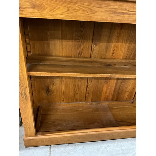 527 - MODERN OAK FREE STANDING BOOK CASE W54