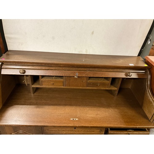 530 - MODERN OAK ROLL TOP DESK WITH CUPBOARDS TO BASE AND MATCHING CHAIR W55