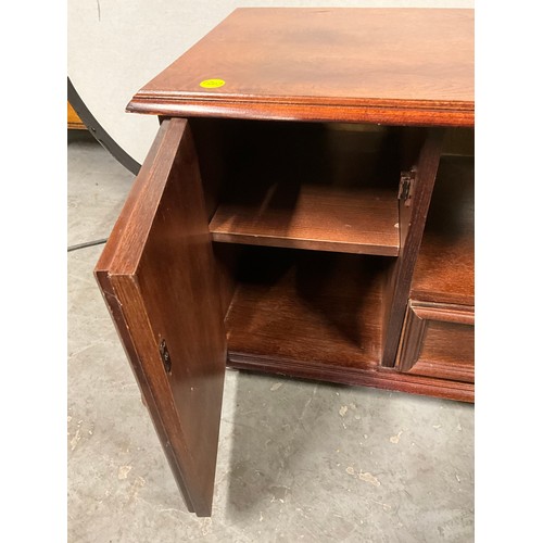 531 - MODERN WOODEN TV STAND WITH CUPBOARD AND DRAWER W32