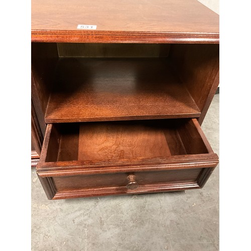 531 - MODERN WOODEN TV STAND WITH CUPBOARD AND DRAWER W32