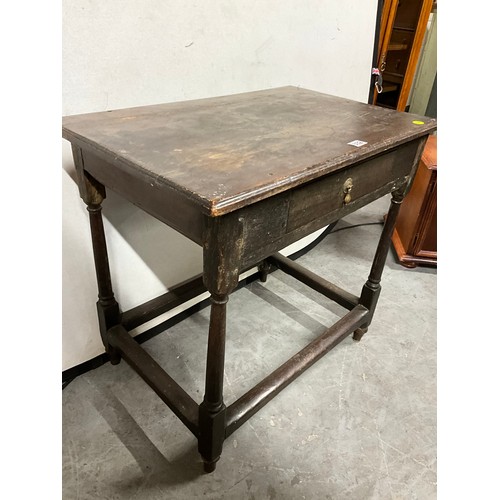 532 - GEORGIAN OAK SIDE TABLE WITH CENTRAL DRAWER AND TURNED SUPPORTS W30