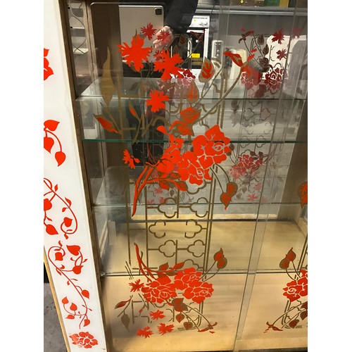 534 - RETRO 1950S GLASS FRONTED DISPLAY CABINET WIH FLORAL DECORATION W30