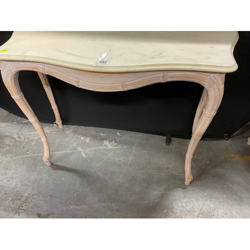 552 - MODERN MARBLE TOP CONSOLE TABLE WITH DISTRESSED PAINTED BASE W40