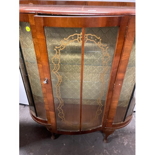 560 - VINTAGE WALNUT VENEERED GLASS FRONTED CHINA CABINET A/F W41