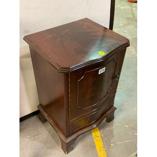 576 - MODERN MAHOGANY BEDSIDE CUPBOARD ON BRACKET FEET W16