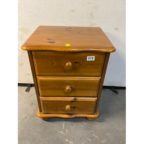 578 - MODERN PINE THREE DRAWER BEDSIDE CHEST W18